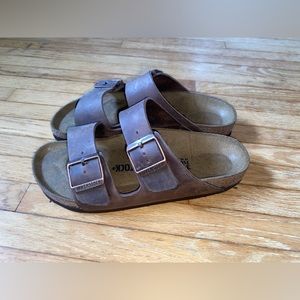Size 39 narrow leather upper arizona birkenstocks